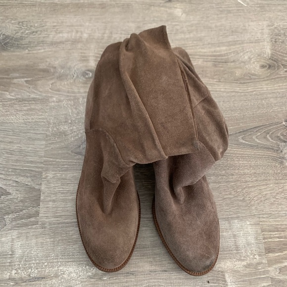 New brown boots - Picture 2 of 3